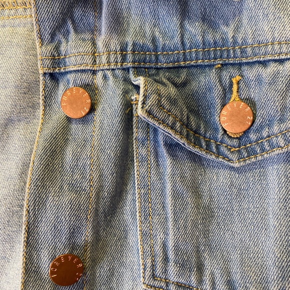 FOREVER 21 LIGHT DENIM JACKET - Picture 3 of 4